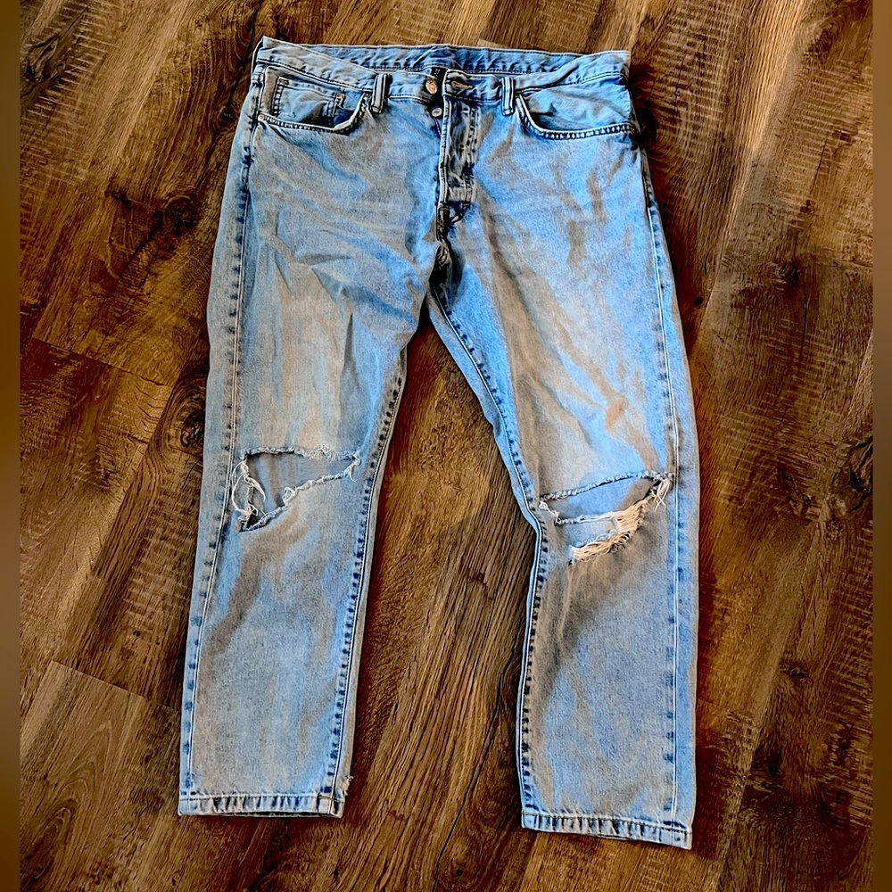 Divided H&M men’s distressed jeans size 34/36
